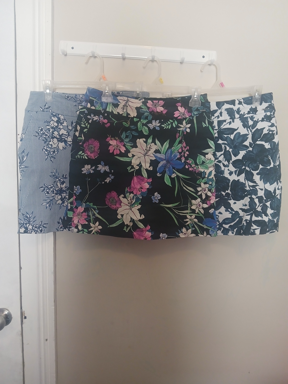 S.C & Co 3 Floral Skorts Bundle